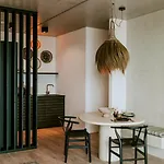 Apartment O *